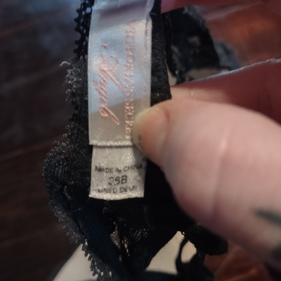 Victoria's secret bra size 36B - Picture 3 of 3